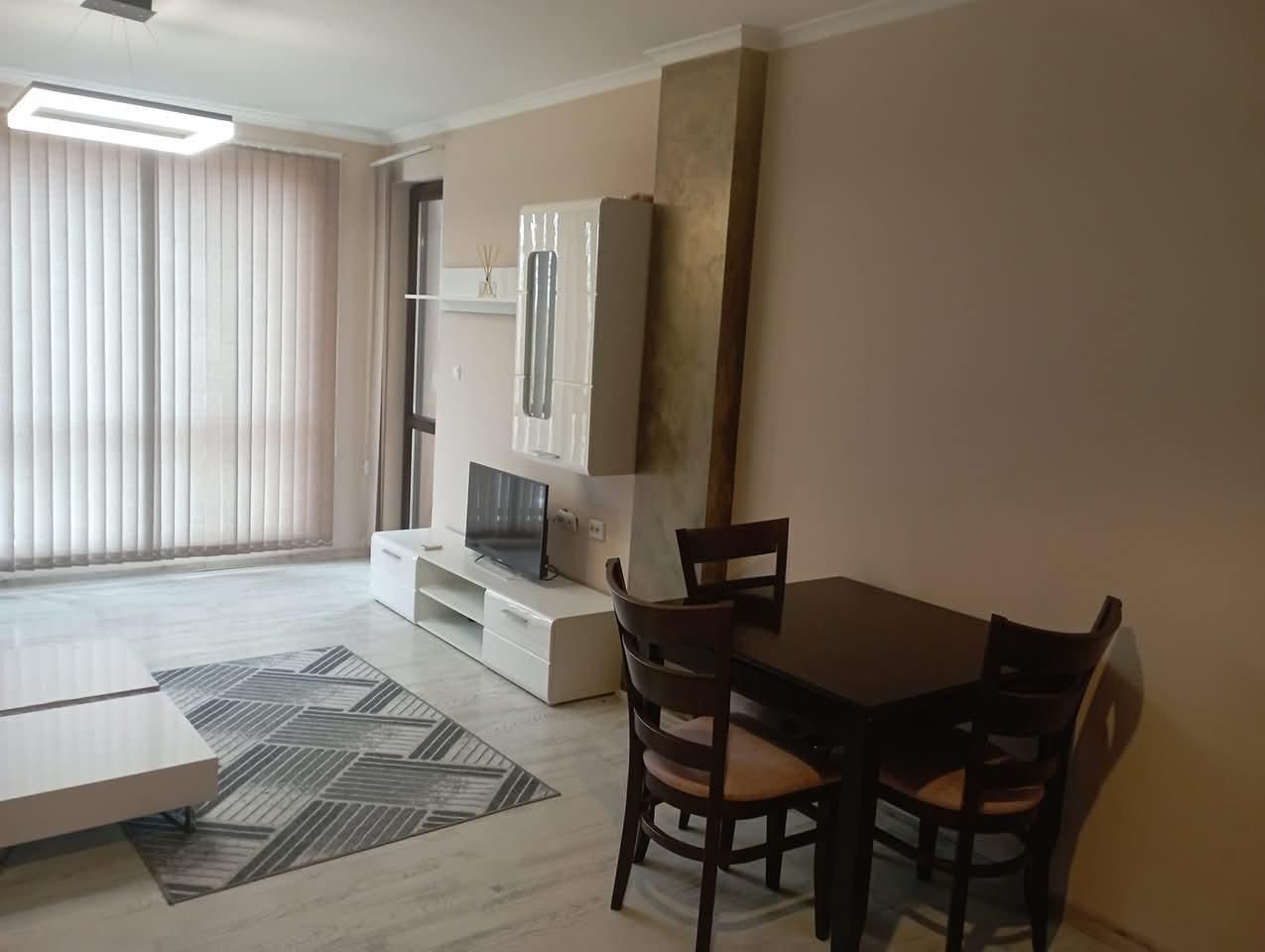Дава се под наем Тристаен апартамент в Пловдив, Кючук Париж - 73 кв.м за 425 € - Снимка #1