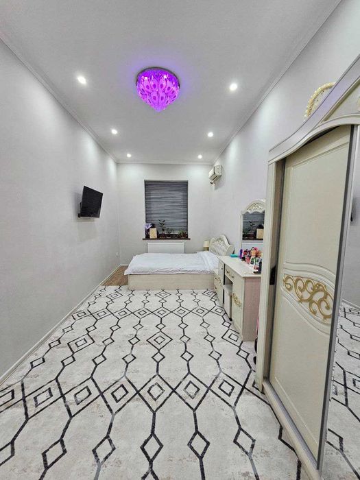 Buxoroda kvartira uy xonadon sotiladi 1 xonali 42m² +42m² 1-qavat