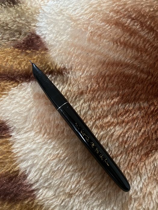 Stilou chinezesc cu penita suflata in aur