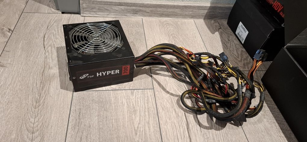 Захранване Hyper 700w 80 plus