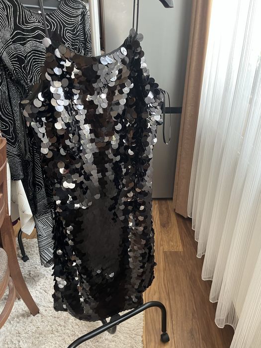 Рокля черна с пайети