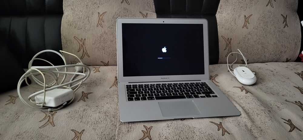 Macbook Air 2015 8GB RAM 128GB Stocare
