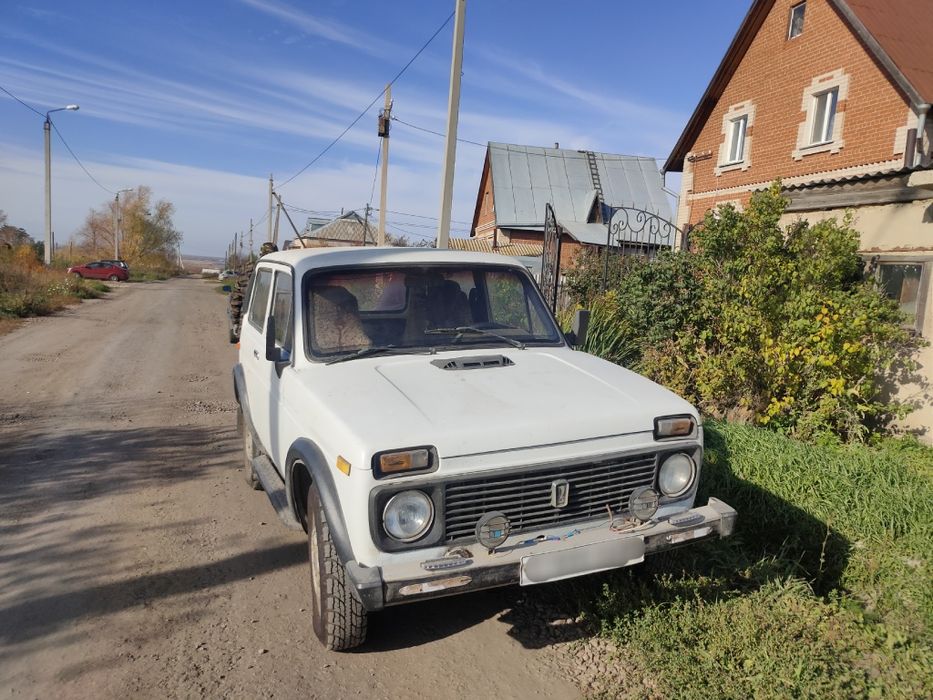 Продам автомобиль нива и прицеп для пчёл