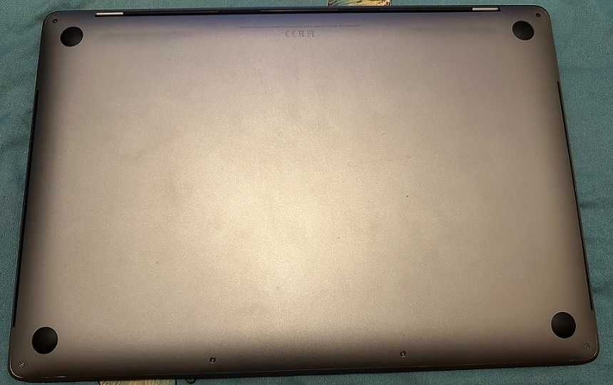 MacBook Pro A1990 2018 i7 16 GB 512 SSD