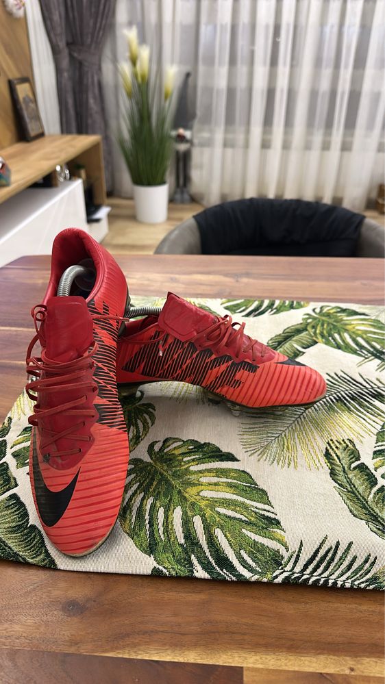 Продавам железни бутонки Nike mercurial.