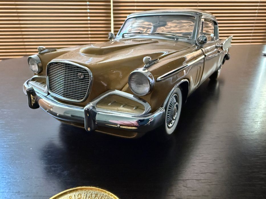 Macheta 1/18 Studebaker Golden Hawk Editie Speciala (fara cutie)