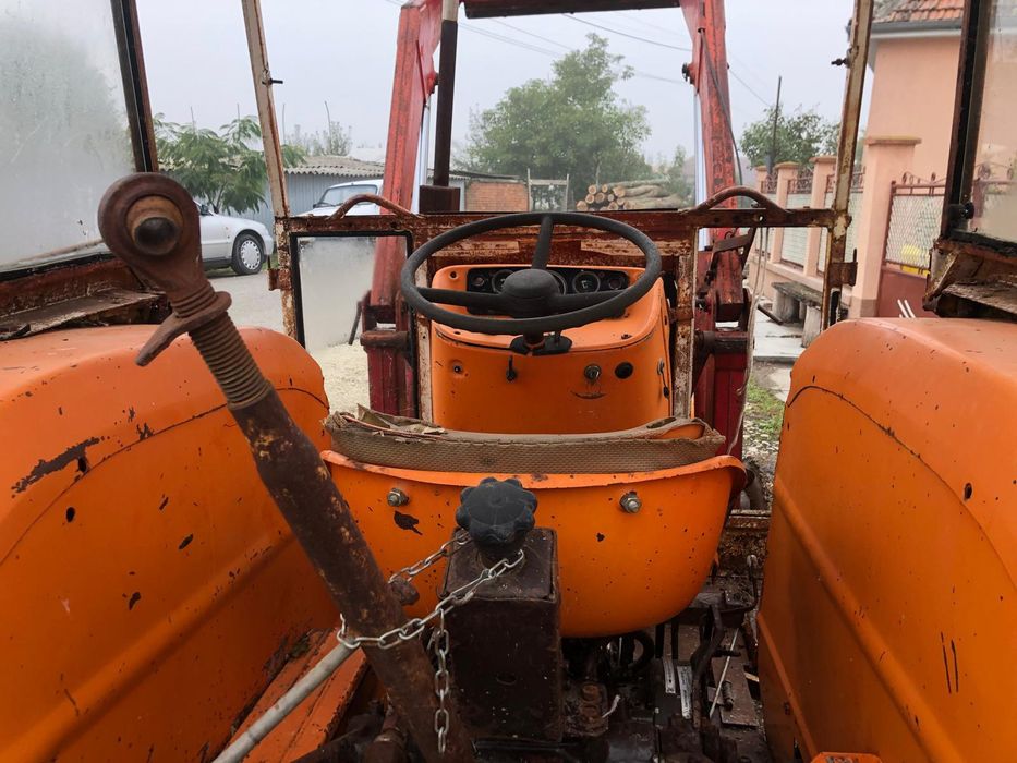 Vând tractor fiat 450