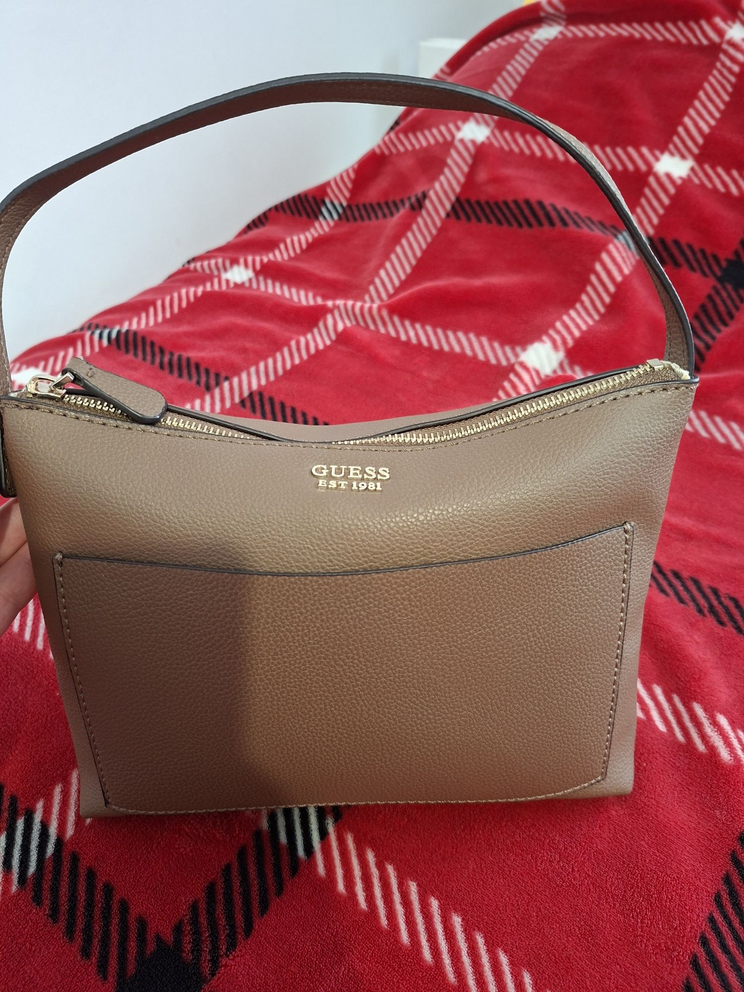 Geanta guess noua nepurtata