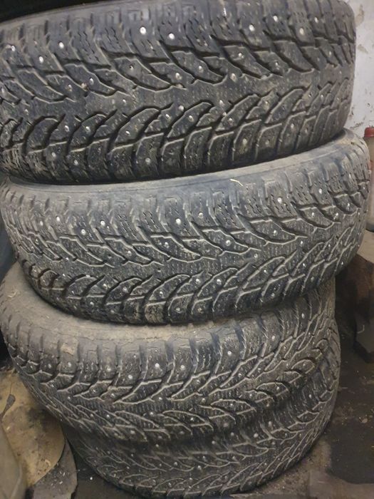 Продам комплект шин 225/65R17