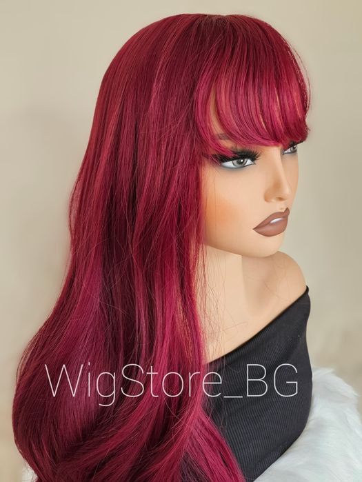 Тъмно червена бордо перука с бретон на леки вълни