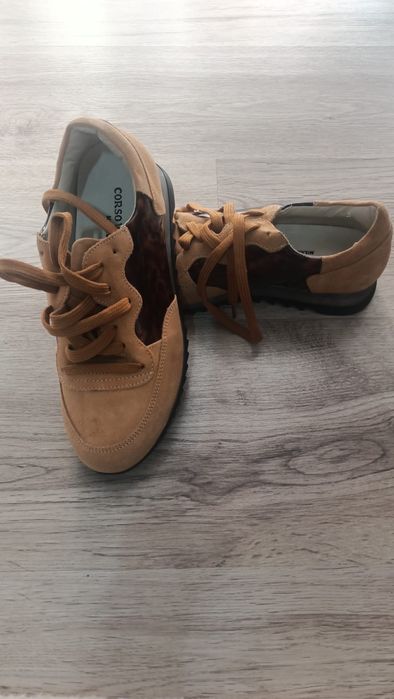 Vand pantofi piele intoarsa noi