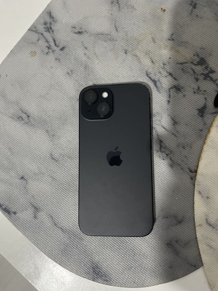 Vand Iphone 15 2000 lei urgent