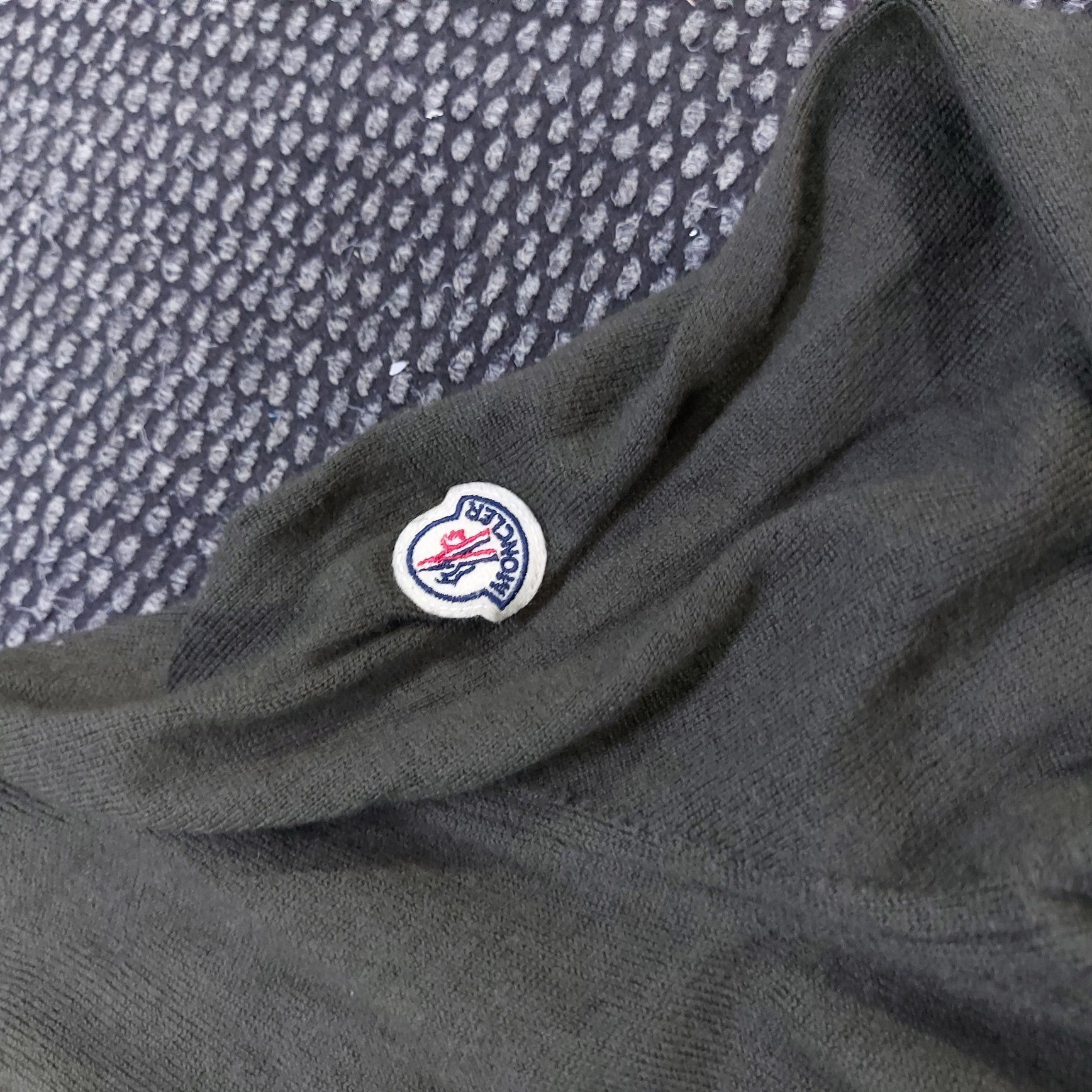 Moncler оригинален мъжки пуловер S