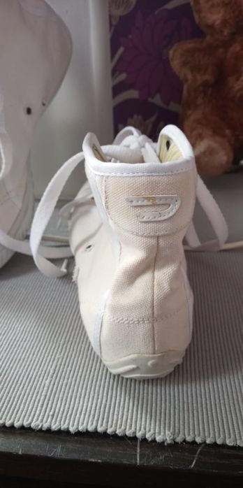 Бели кецове Дизел, 39ти номер, носени съвсем малко