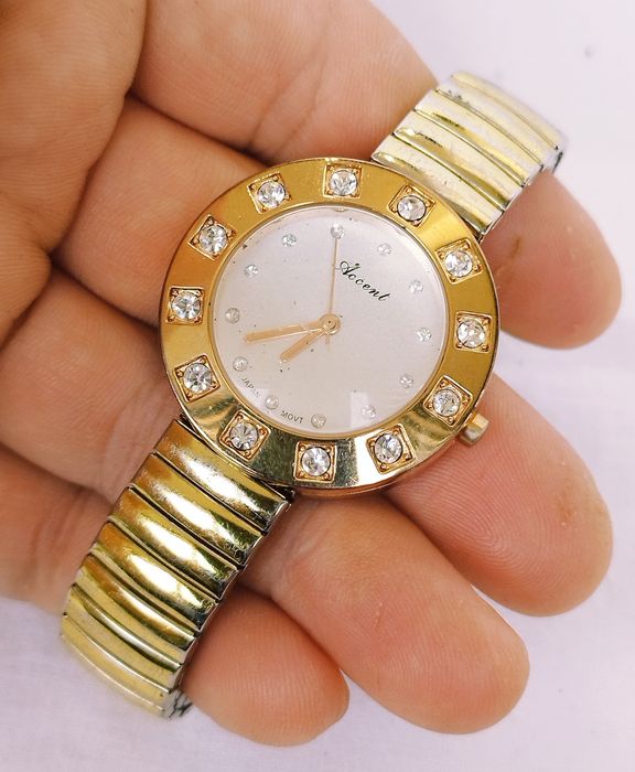 Ceas de Damă Accent cu Quartz, din oțel inoxidabil si cristale.