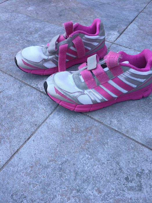 Vând încălțăminte alergare Adidas
