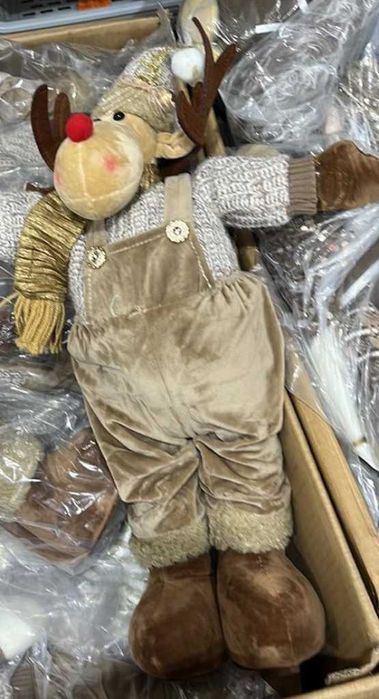 Плюшено мече/еленче с празничен тоалет – стилна декорация за дом, офис