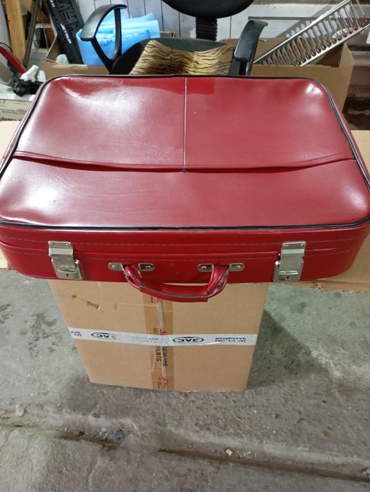 Продам кожаный чемодан СССР