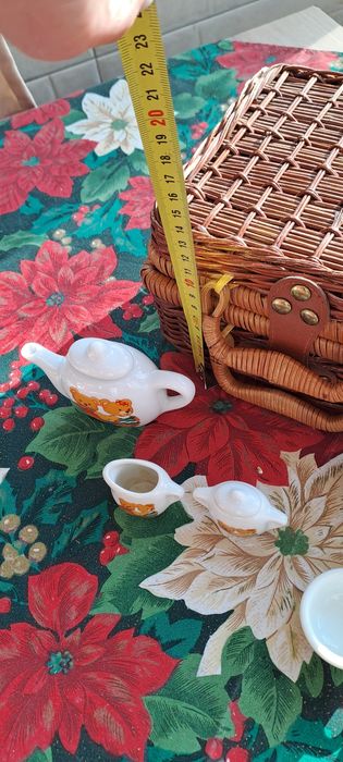 Порцеланов кукленски сервиз