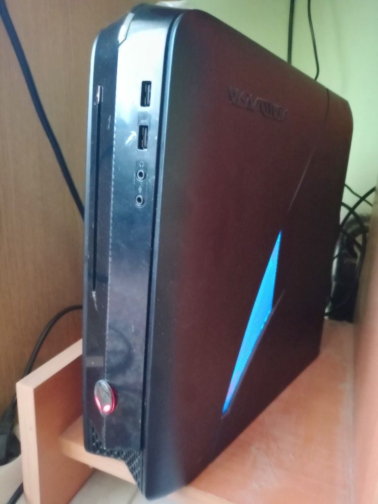 Alienware X51 r2 + Acer PREDATOR X34A + Logitech G935
