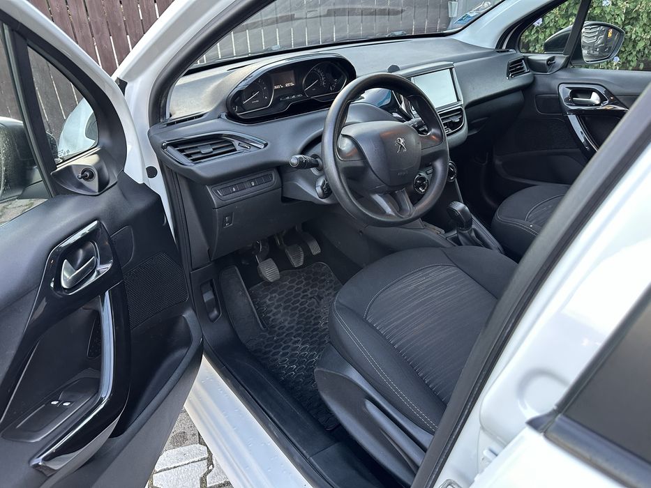 Peugeot 208 2016
