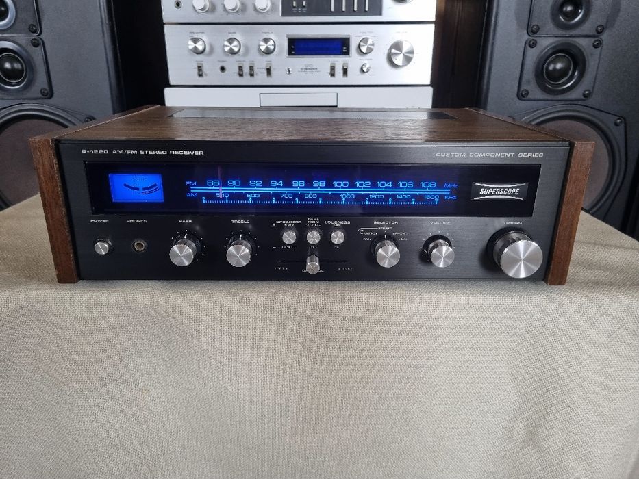 Superscope R-1220 by Marantz. 10 watts/canal. Impecabil.