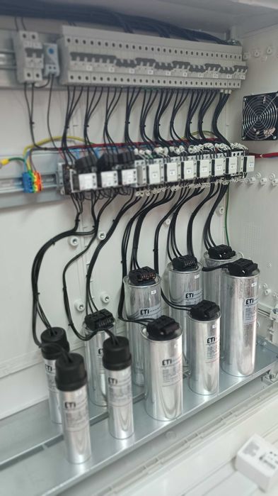 Baterie de condensatoare pentru compensarea energiei reactive