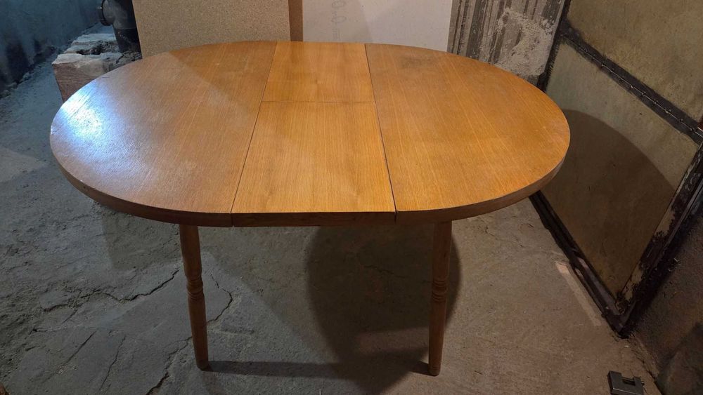 Маса кръгла разтегаема