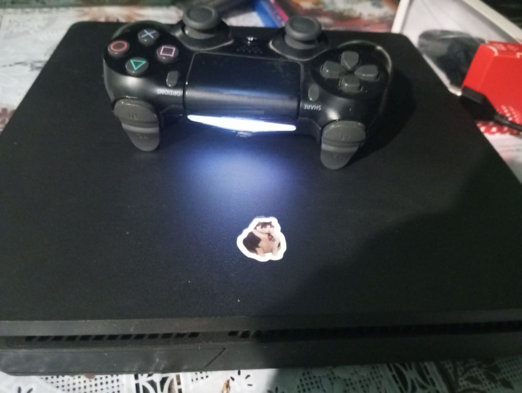 Play Station 4 slim