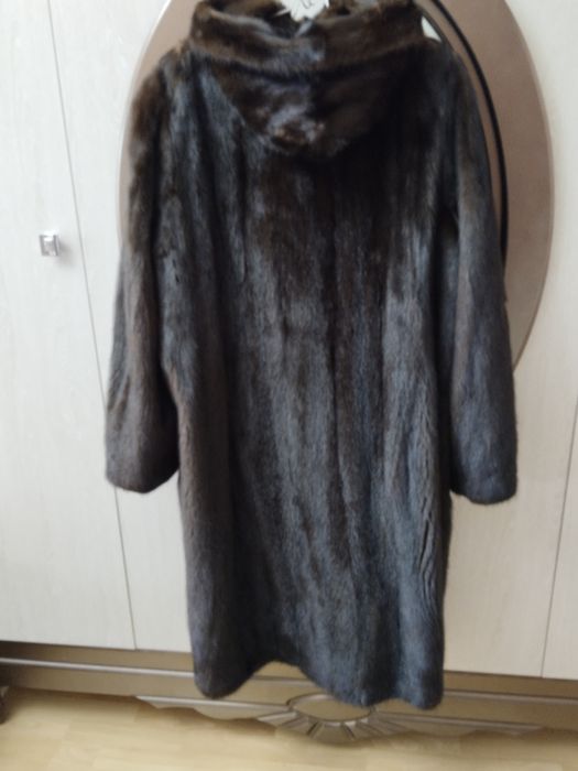 Продам норкувую шубу в хорошем состояние