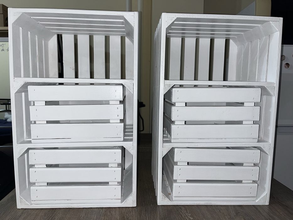 Vând rafturi din lemn versatile, finisate și vopsite manual