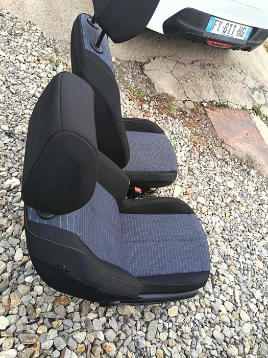 Седалки за Peugeot 208