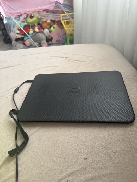 Ноутбук Dell с зарядкой