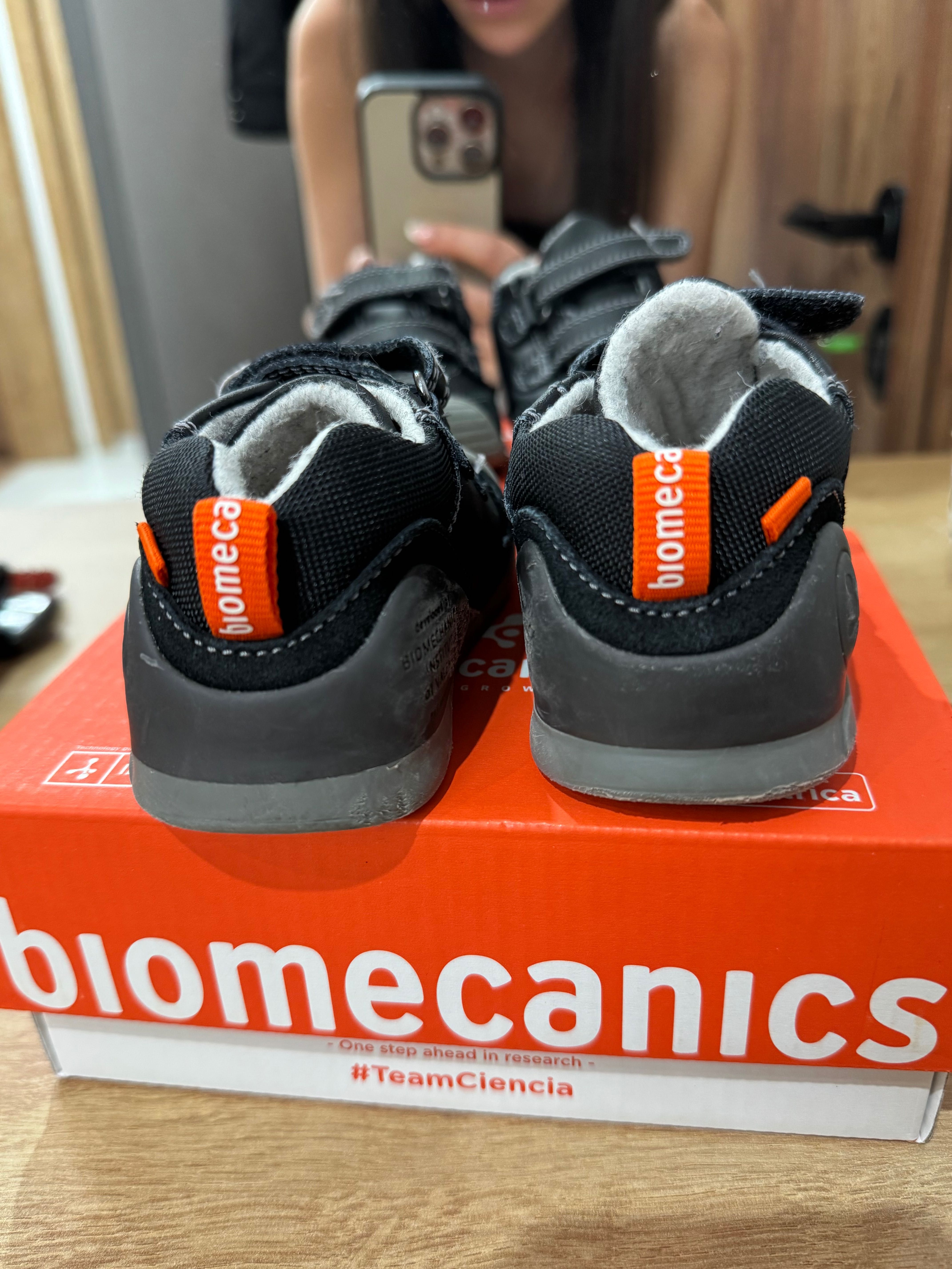 Biomecanics обувки за прохождане