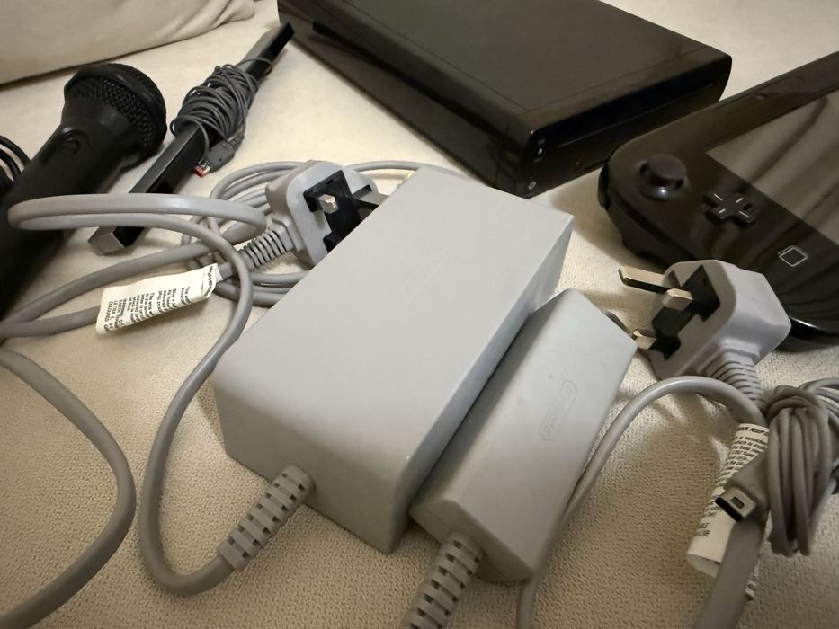 Wii U premium black 32Gb complet plus joc mario