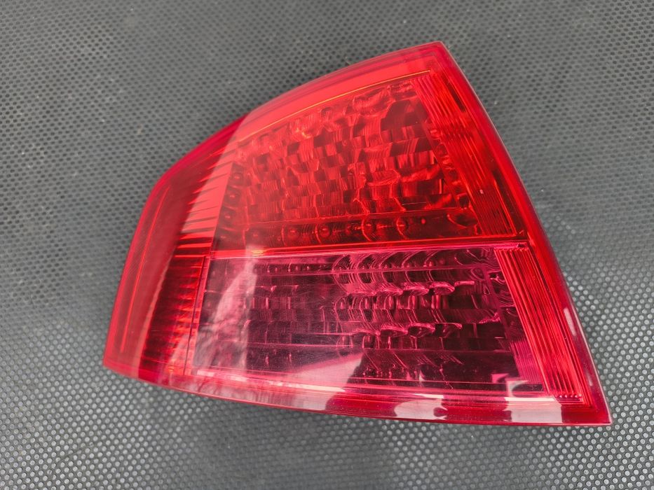 Stop / Tripla  stanga pe aripa audi A8 D3