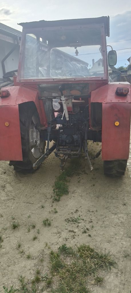 Vând tractor fiat 445
