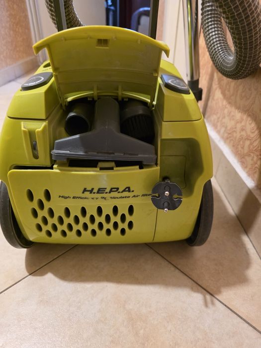 Продавам прахосмукачка Zelmer ,запазена и добре работеща висок клас