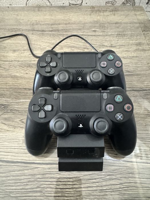 Vând PS4 Slim 500GB