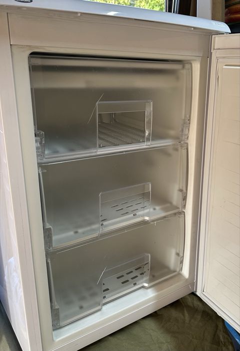 Mini congelator Zanussi, Studio