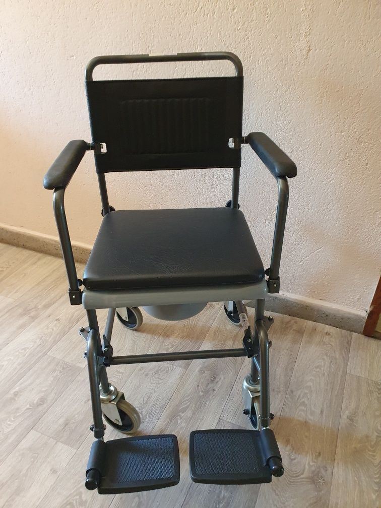 Туалетен стол за инвалиди