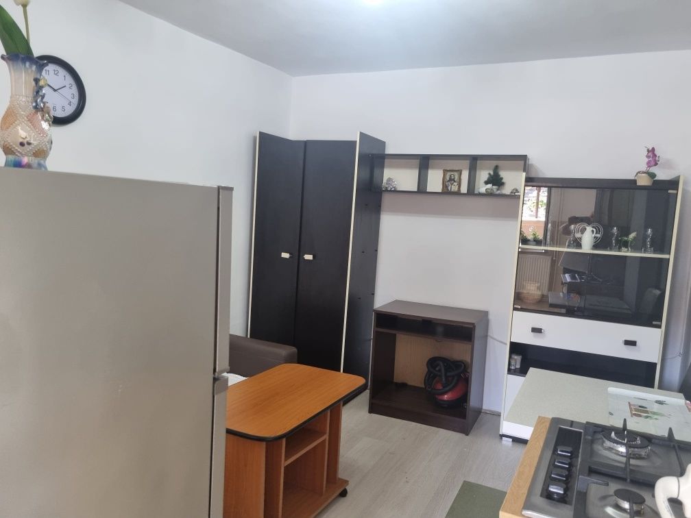 Închiriez camera