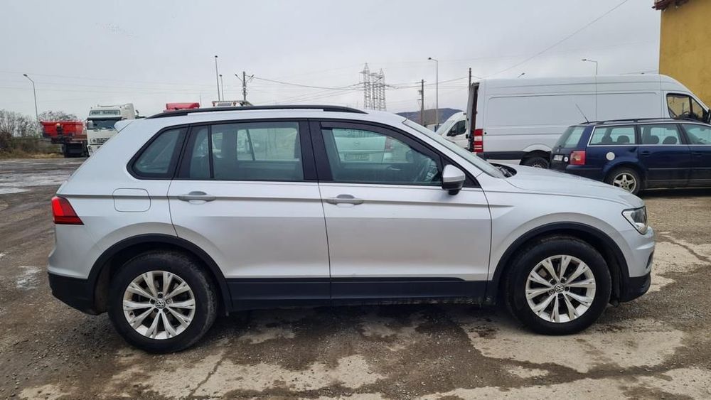 Dezmembrez fata Volkswagen Tiguan