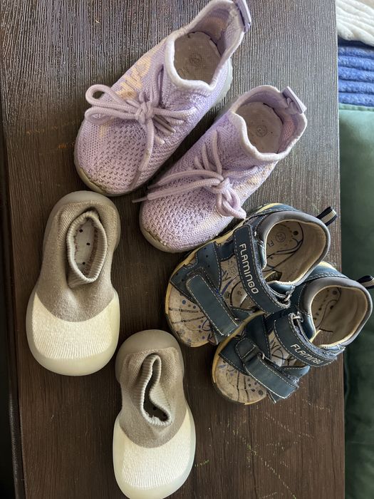 Продам обувь для мальчика и девочки по 2000