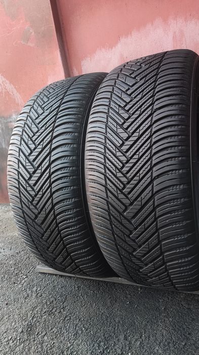 2бр. всесезонни гуми 225/50/17 Hankook Kinergy 4S
dot5023
7.7mm
Много