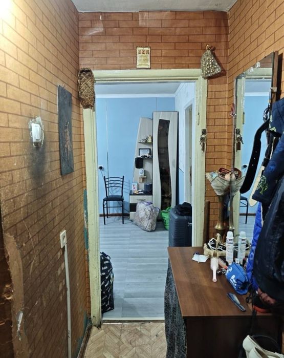 Срочно! Квартира на Мирабад-11 роддом 2/5/5 общ пл 52м ,балкон 2*6