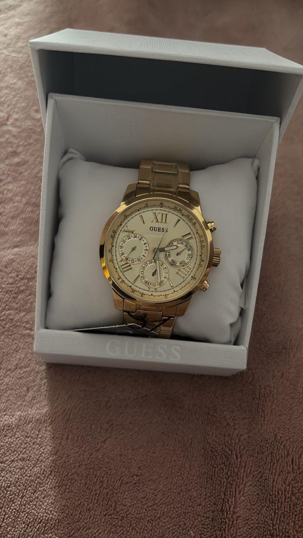 Женски часовник guess