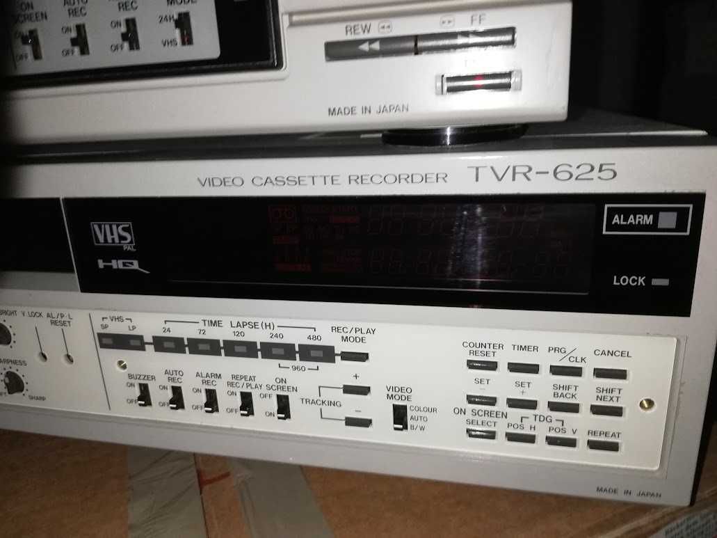 Vand doua videorecordere vintage VHS (rar,colectie)