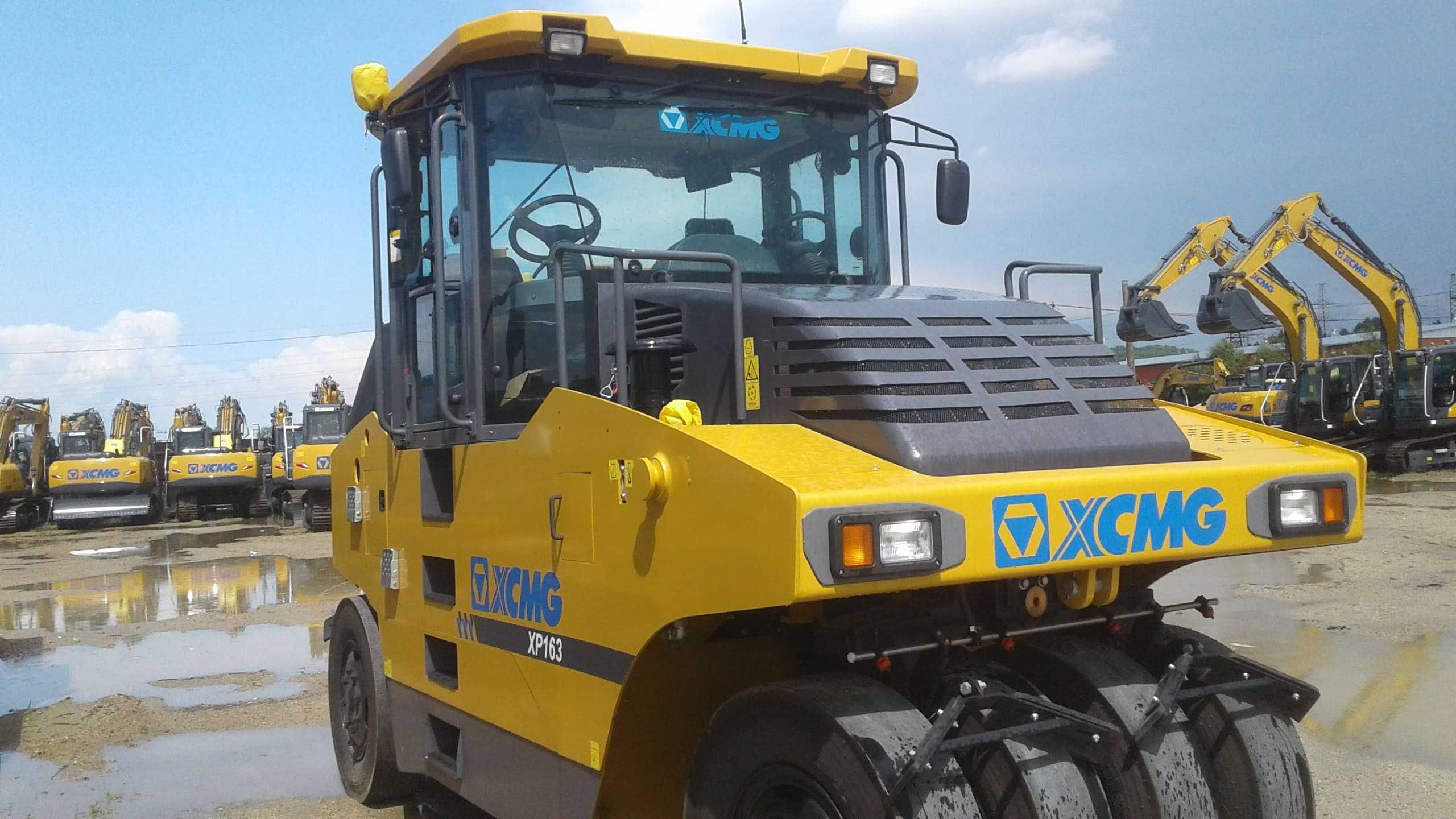 16 Тон   XCMG XP163   Каток пневмошинный
