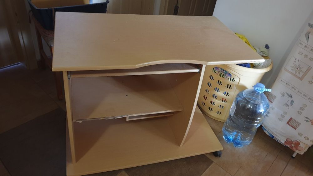 Подарявам бюро дървено